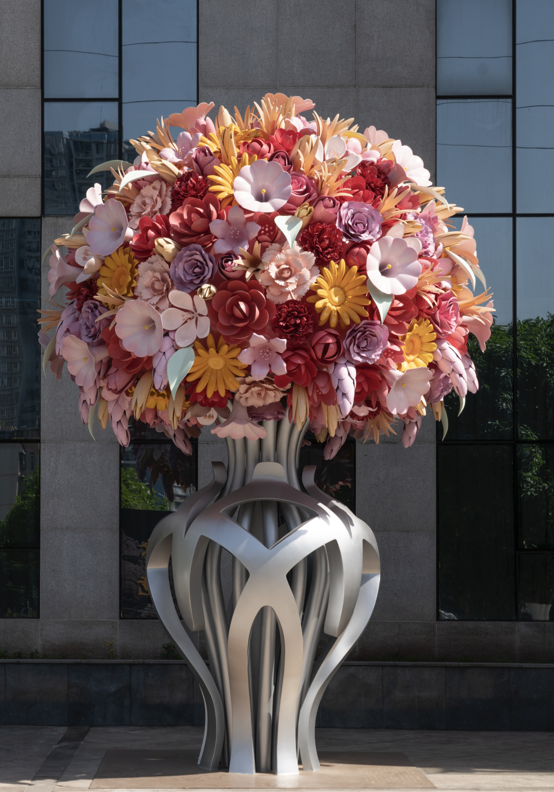 16 《百花齐放》尹代波   雕塑 50×35×36cm