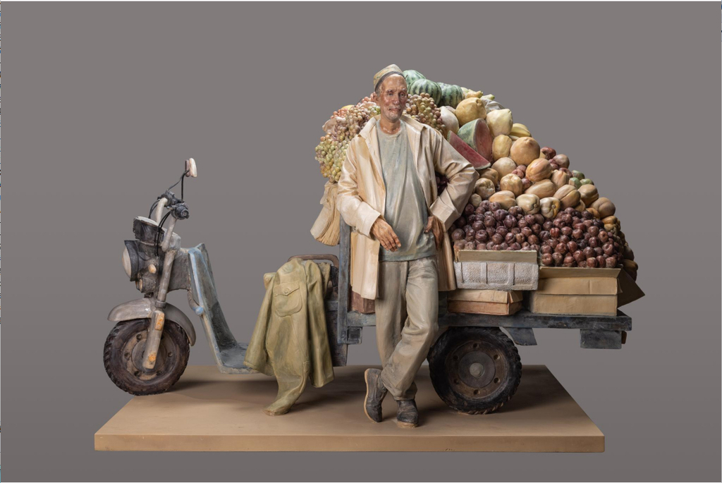 《美丽新疆—大巴扎》 苏小林 雕塑 120x75x80cm  2023年