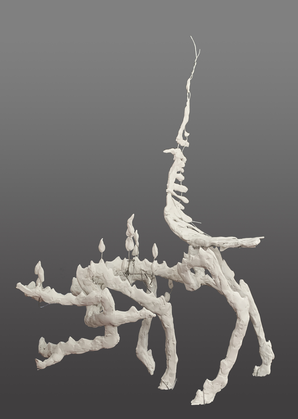 朱君如 《鹿王与信鸦》 树脂着色  26x43x16cm  2019年